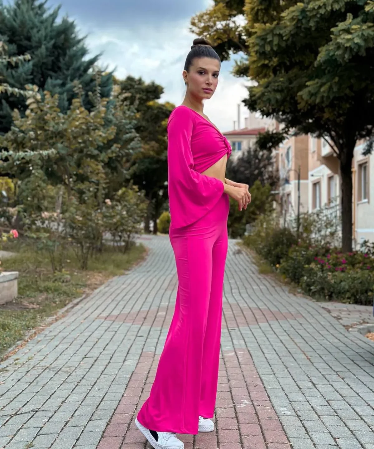 İspanyol Paça - Tek Omuz Pembe Crop Tayt Takım İspanyol Paça - Tek Omuz Pembe Crop Tayt Takım