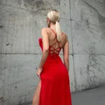 Göğüs Drapeli Yırtmaçlı Kırmızı Elbise Göğüs Drapeli Yırtmaçlı Kırmızı Elbise