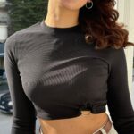 Halka Detaylı Siyah Crop Kazak